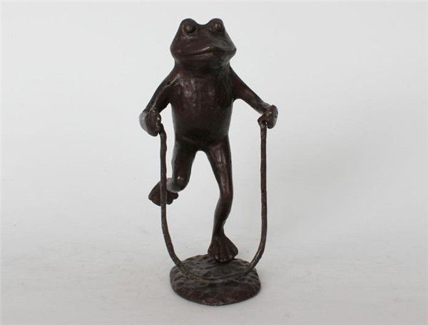 Cast iron frog for home decoration