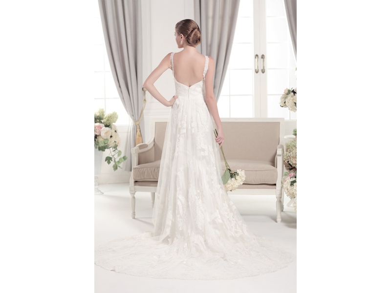 Sweetheart neckline with two lace straps A-line lace wedding dress with court train Lace and tulle